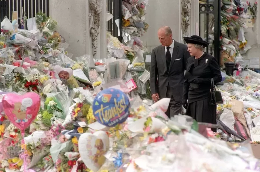 Elizabeth and Philip viewing flowers and gifts laid in memoriam for Princess Diana