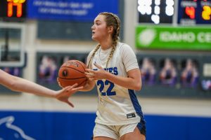 Timberline’s top scorer Lexi Moore (Jr.) with 11 points vs the Mountain View Mavericks.