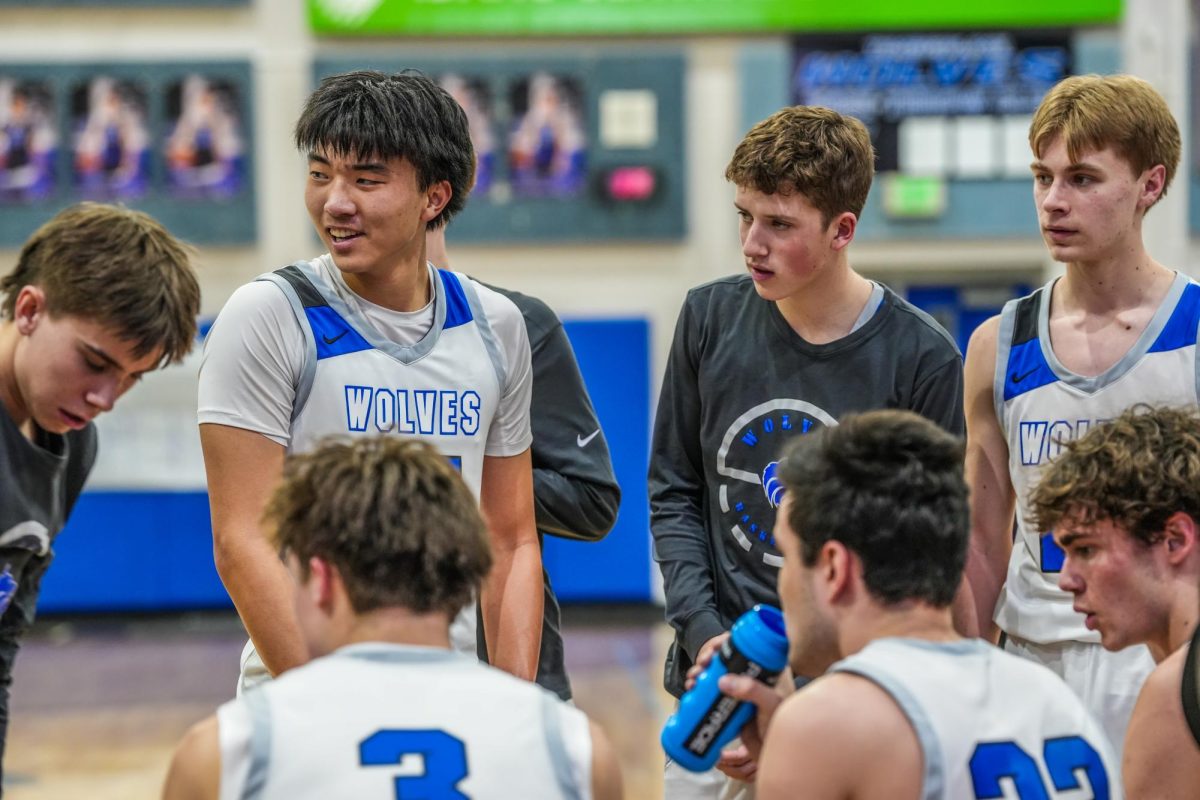 Alex Ko (Sr.) and the varsity boys during a timeout in the 4 quarter.