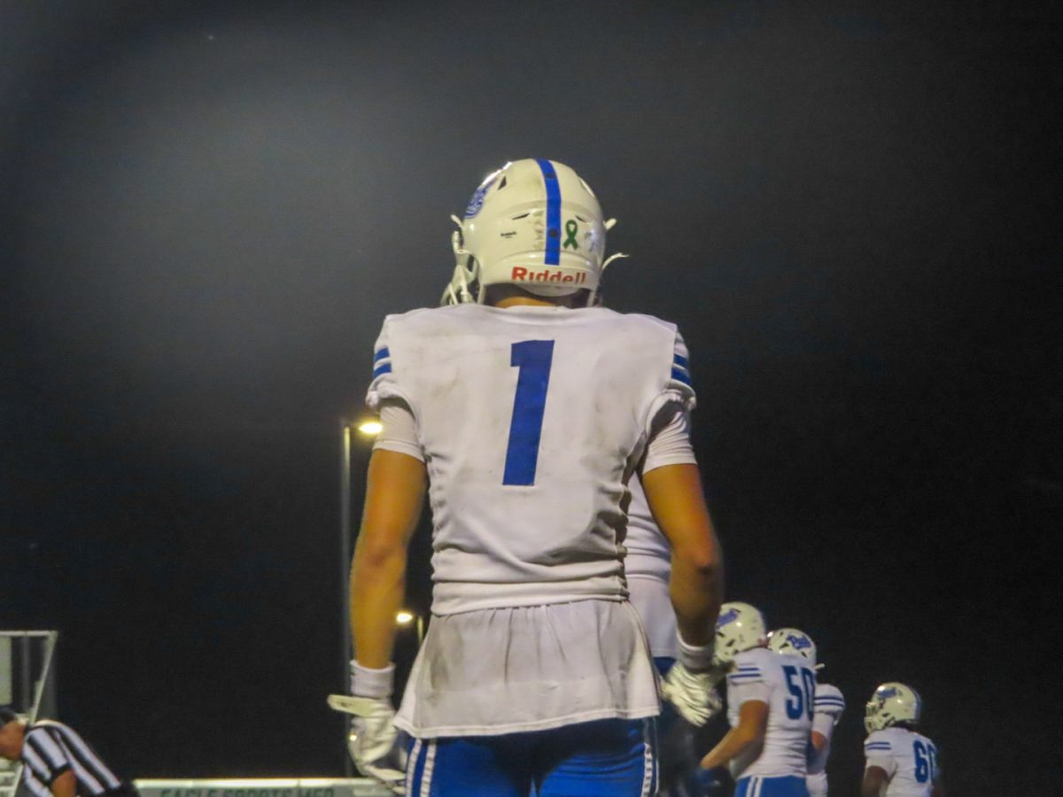 Hudson Lewis (Sr.) getting ready for his offensive drive.