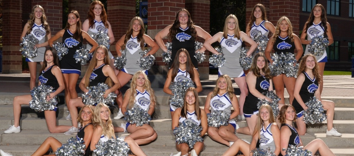 2025-2026 Timberline cheerleaders.