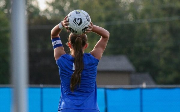 Maura Walters (Sr.) throwing the ball to her team.