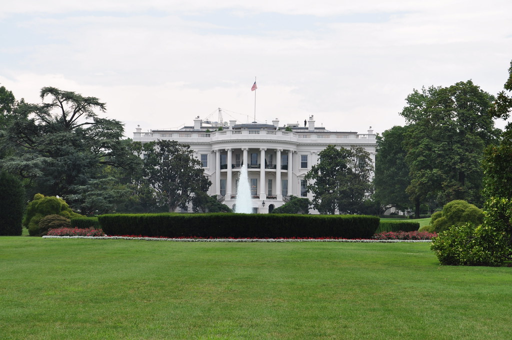 "WHITE HOUSE" by airlines470 is licensed under CC BY-SA 2.0.